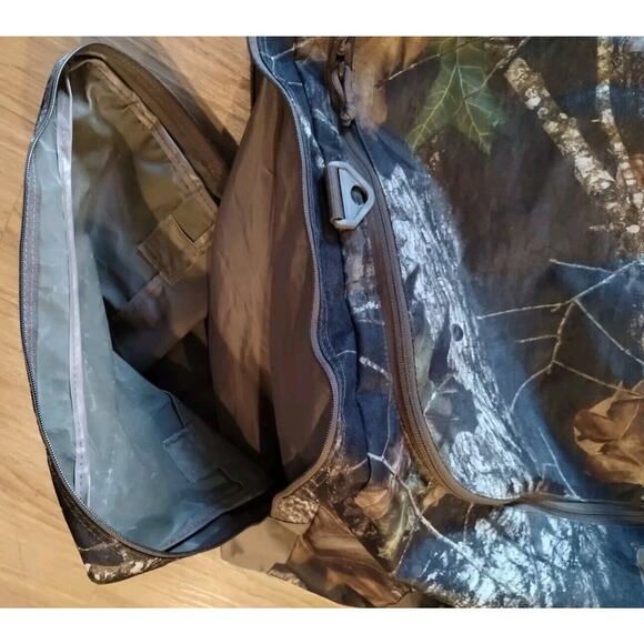 Red Head MASSIVE DELUXE Bass Duck Hunting Camo Duffle Bag Water Resistant 29"L - Picture 10 of 13
